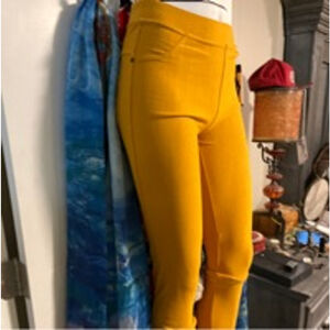 One size yellow jeggings by true slim with pockets NWT